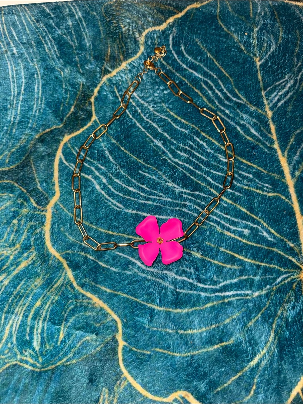 Source Unknown Gold Chain Necklace with Bright Pink Flower Pendant